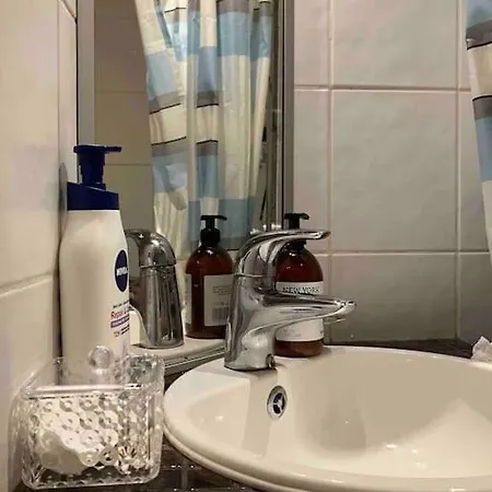 Entire Flat Located 2km From Center, Free Parking